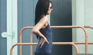 dame tight jeans and