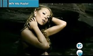 stunning rnb artist sings
