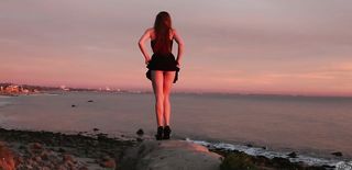 chica mona red-head jovencita le encanta