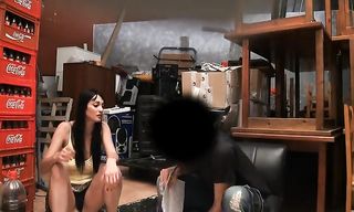 oscura haired skanky nena