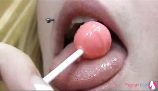 preggie lady shows off