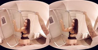 morena guarra gives head