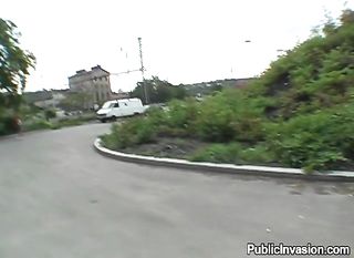 highway with coches