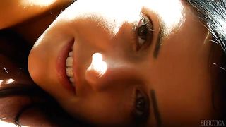 morena chica licks her