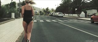 sexy rubias chica showcases